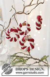 Peppermint Joy / DROPS Extra 0-1630 - Crocheted wreath in DROPS Safran. The piece is worked back and forth with treble crochets. Theme: Christmas.