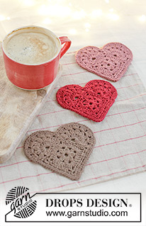Jolly Heart Coasters / DROPS Extra 0-1632 - Cœur / Dessous de verre crocheté en DROPS Safran. Thème: Noël.