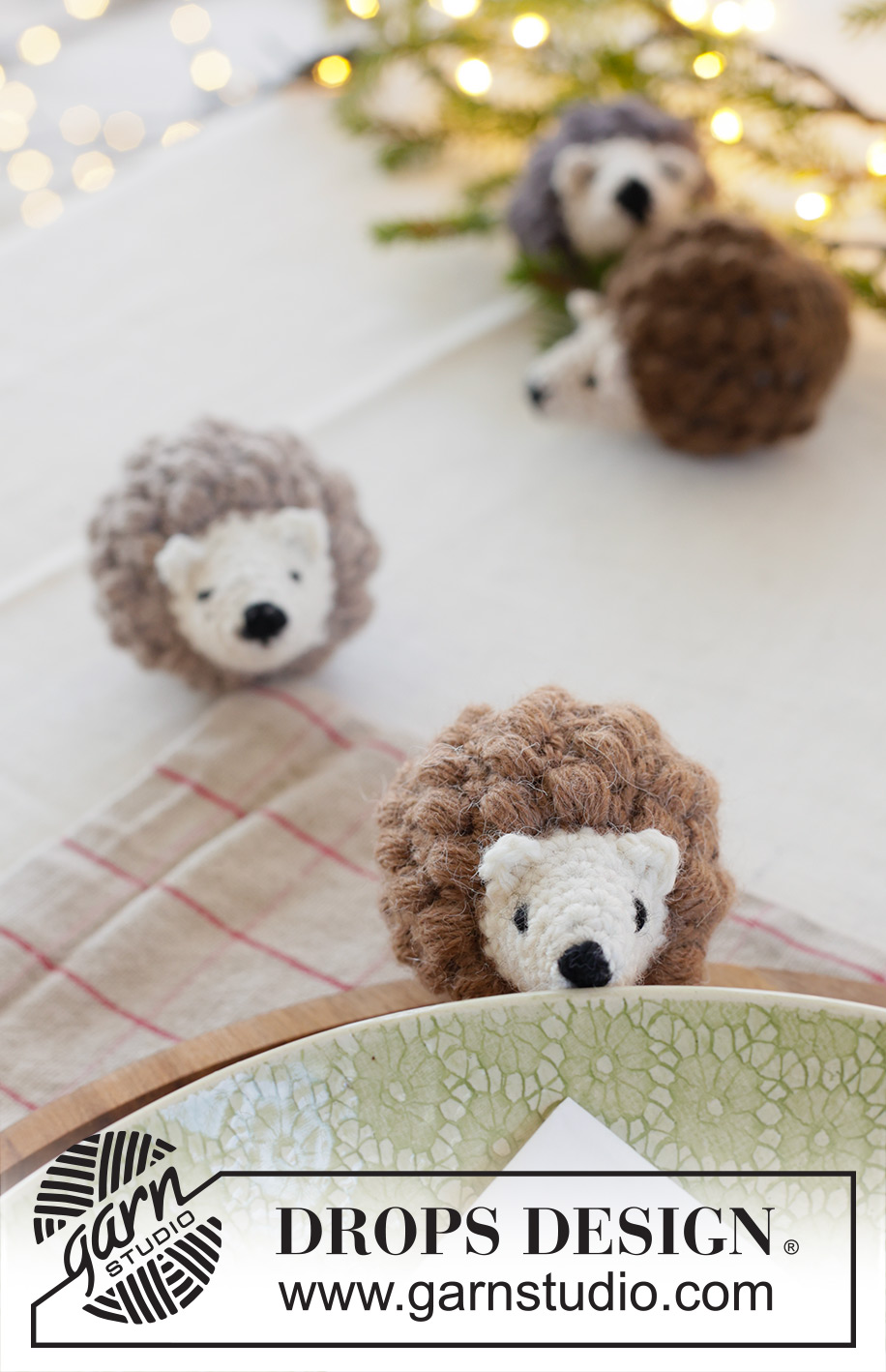 Holiday Hedges / DROPS Extra 0-1637 - Crocheted hedgehog/Christmas decoration in DROPS Lima. Piece is worked in the round from the snout and towards the back with pouf stitches. Theme: Christmas.