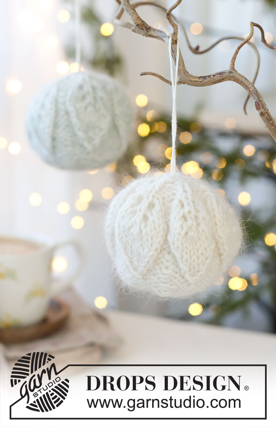 Winter Whisper Baubles / DROPS Extra 0-1638 - Knitted Christmas tree ball in DROPS Lima and DROPS Kid-Silk. Piece is knitted with leaf pattern. Theme: Christmas.