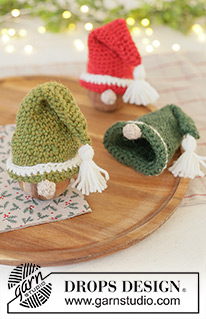 Kris Kringle Egg Caps / DROPS Extra 0-1640 - Crocheted egg warmer / Santa hat with tassel in DROPS Lima. Theme: Christmas.