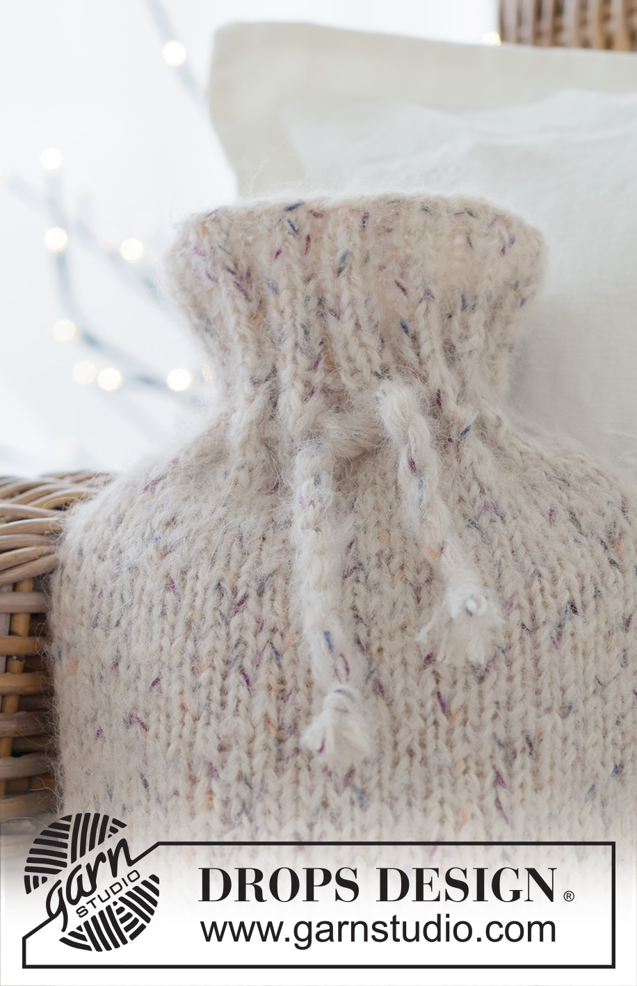 Shimmering Snow Cover / DROPS Extra 0-1641 - Knitted cover for hot-water bottle in DROPS Fabel and DROPS Melody. Piece is knitted bottom up in stocking stitch. Theme: Christmas.