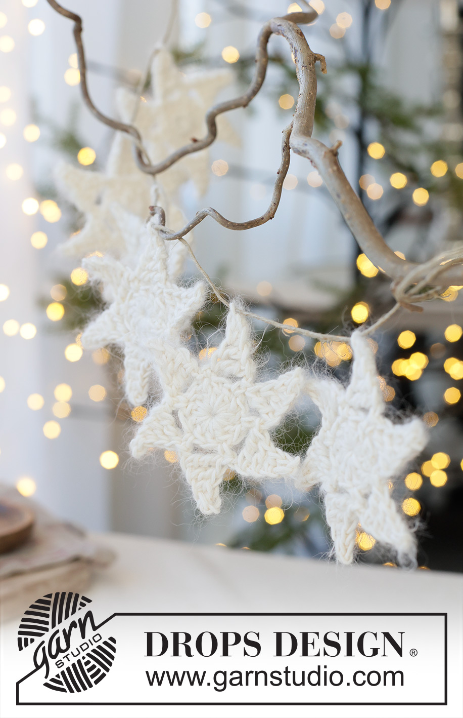 Milky Way Garland / DROPS Extra 0-1642 - Stella / decorazione di Natale in DROPS Muskat e DROPS Brushed Alpaca Silk. Lavorata in tondo dal centro verso l’esterno. Tema: Natale.
