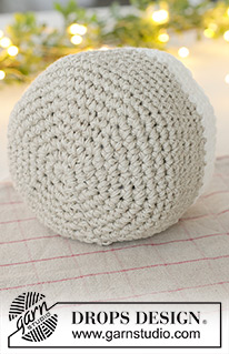 Frosted Linen Basket / DROPS Extra 0-1643 - Heklede kurver i 2 tråder DROPS Bomull-Lin. Tema: Jul.