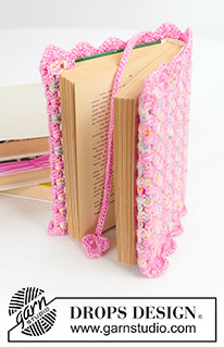 Heartfelt Sleeve / DROPS Extra 0-1655 - Crocheted book cover and bookmark in DROPS Fiesta. The piece is worked with treble-crochet groups, stripes and fan-patterned edges. Theme: Valentine.