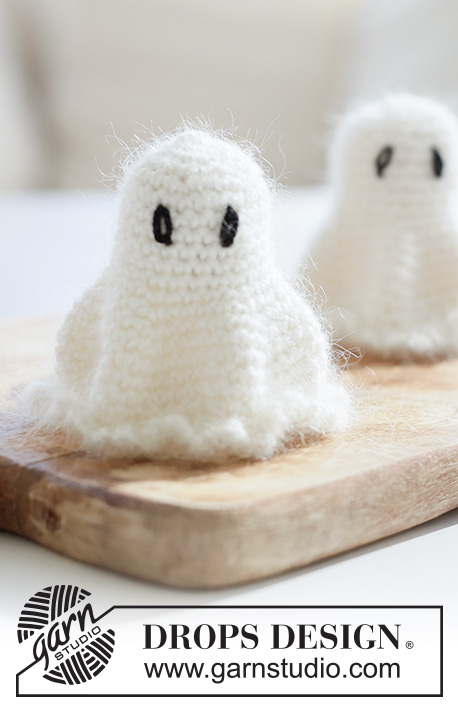 Haunt & Hook / DROPS Extra 0-1660 - Fantasma crochetado em DROPS Kid-Silk e em DROPS BabyMerino. Tema: Halloween.