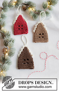 Gingerbread Lane / DROPS Extra 0-1664 - Crocheted gingerbread house / Christmas decoration in DROPS Safran. Piece is worked bottom up. Theme: Christmas.