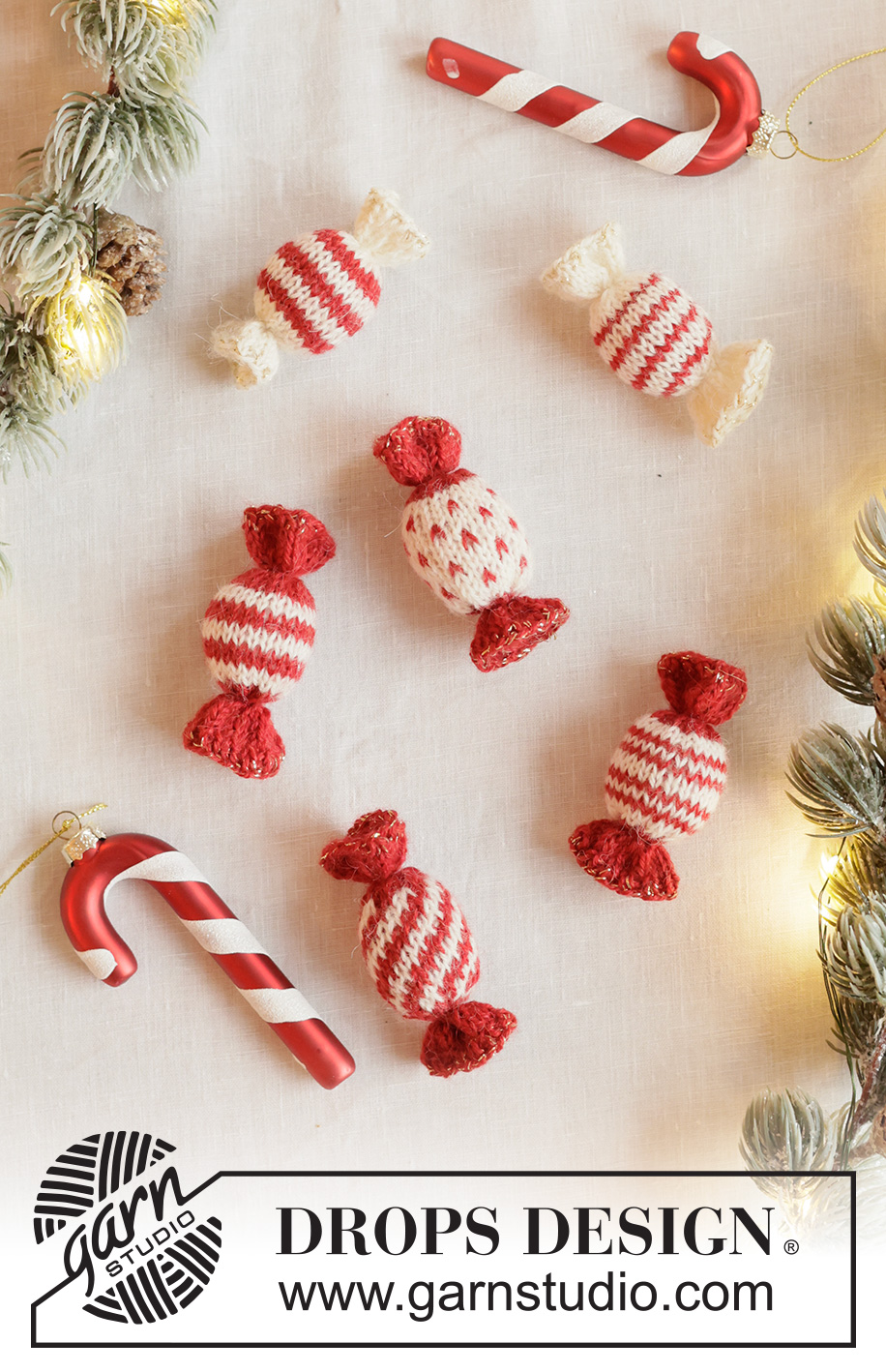 Holiday Confection / DROPS Extra 0-1669 - Stickade karameller / godis / julpynt i DROPS Flora och DROPS Glitter. Arbetet stickas från sida till sida i slätstickning med ränder och nordiskt mönster. Tema: Jul.