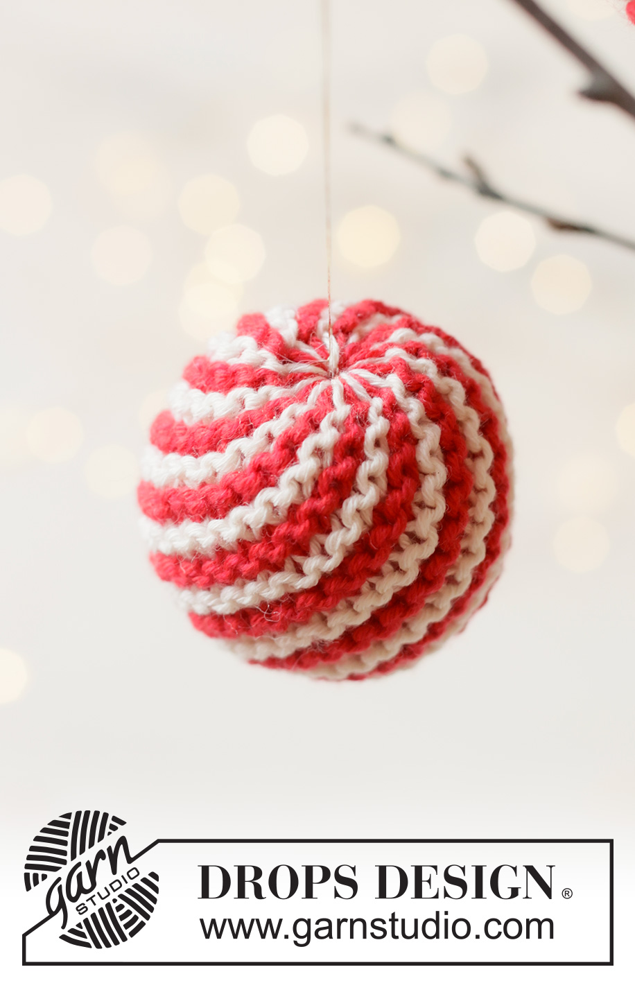 Merry Mints / DROPS Extra 0-1671 - Bombka na drutach z włóczki DROPS Cotton Merino. Przerabiana w tę i z powrotem ściegiem francuskim i w paski/ w spiralę. Temat: Boże Narodzenie.