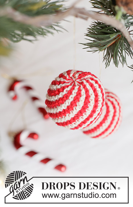 Merry Mints / DROPS Extra 0-1671 - Bombka na drutach z włóczki DROPS Cotton Merino. Przerabiana w tę i z powrotem ściegiem francuskim i w paski/ w spiralę. Temat: Boże Narodzenie.