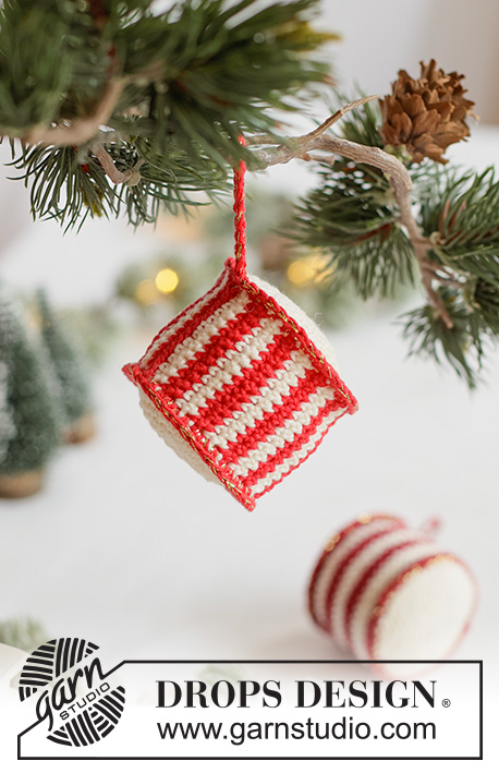 Festive Drums / DROPS Extra 0-1679 - Heklaðar trommur / jólaskraut úr DROPS Safran og DROPS Glitter. Stykkið er heklað í stykkjum með röndum. Þema: Jól.