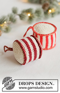 Festive Drums / DROPS Extra 0-1679 - Heklaðar trommur / jólaskraut úr DROPS Safran og DROPS Glitter. Stykkið er heklað í stykkjum með röndum. Þema: Jól.