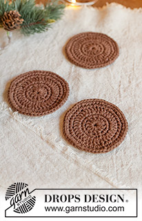 Nutmeg Haze Coaster / DROPS Extra 0-1687 - Horgolt poháralátét DROPS Paris fonalból. Téma: Karácsony és Újév