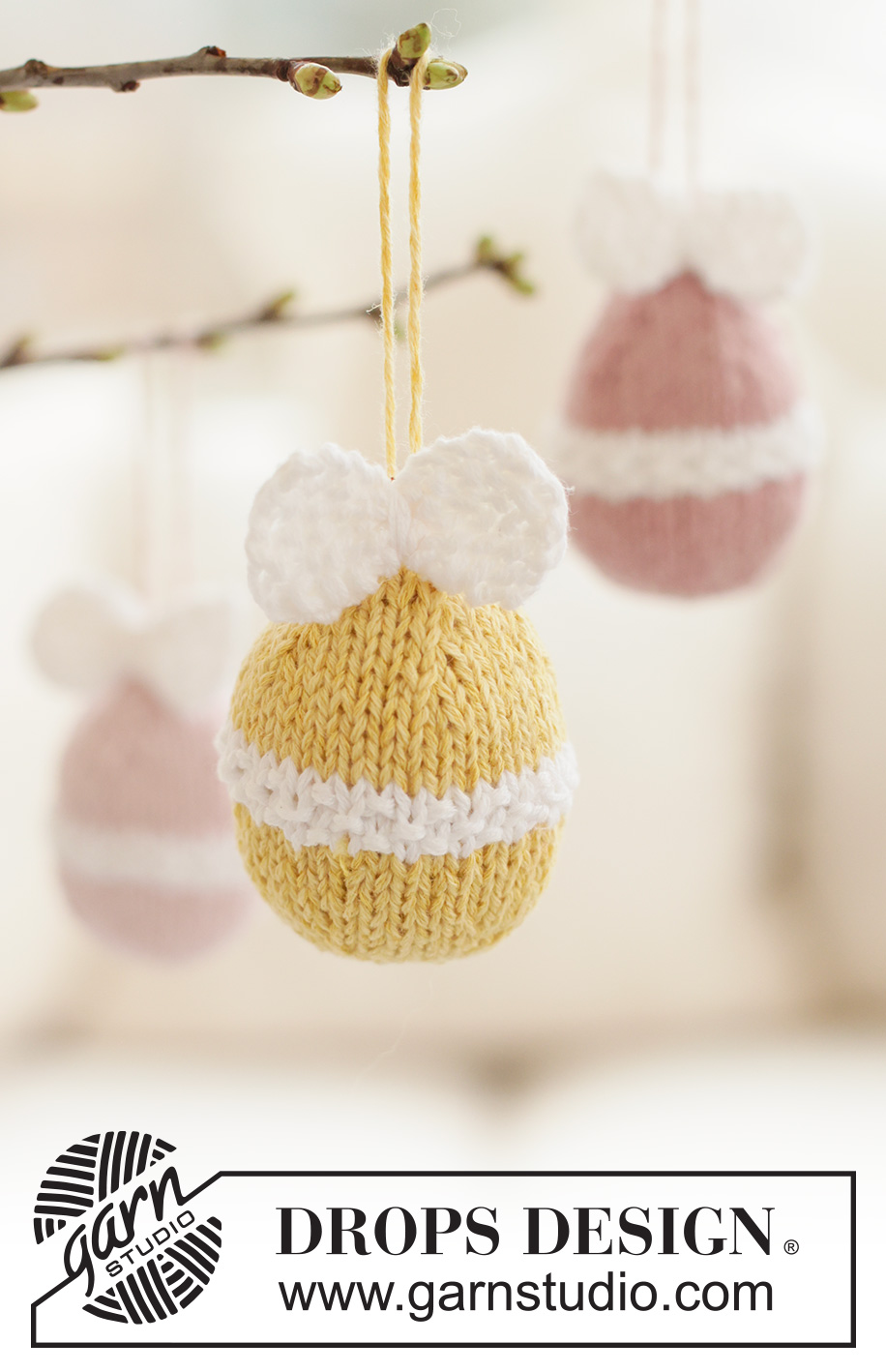 Pastel Treasure / DROPS Extra 0-1688 - Œuf de Pâques tricoté en DROPS Belle. Se tricote de bas en haut en jersey et point de riz, avec un nœud.  Thème: Pâques.