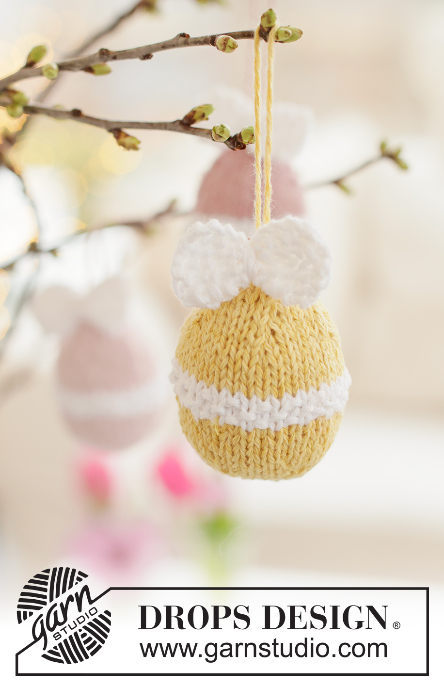 Pastel Treasure / DROPS Extra 0-1688 - Œuf de Pâques tricoté en DROPS Belle. Se tricote de bas en haut en jersey et point de riz, avec un nœud.  Thème: Pâques.