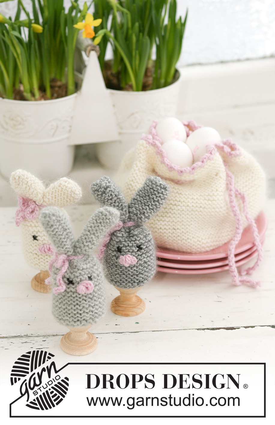 Cozy Bunnies / DROPS Extra 0-545 - DROPS Paashaas eierwarmer en eiermand van ”Merino” en ”Kid-Silk”.
