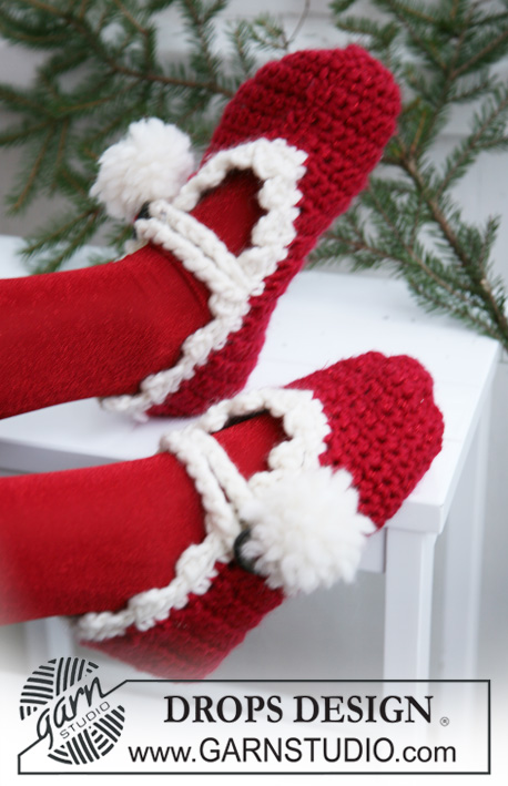 Mary Xmas / DROPS Extra 0-578 - Crochet slippers for children and adults in DROPS Snow and DROPS Glitter. Socks are worked as Christmas slippers with pompoms. Size 35 - 43. Theme: Christmas