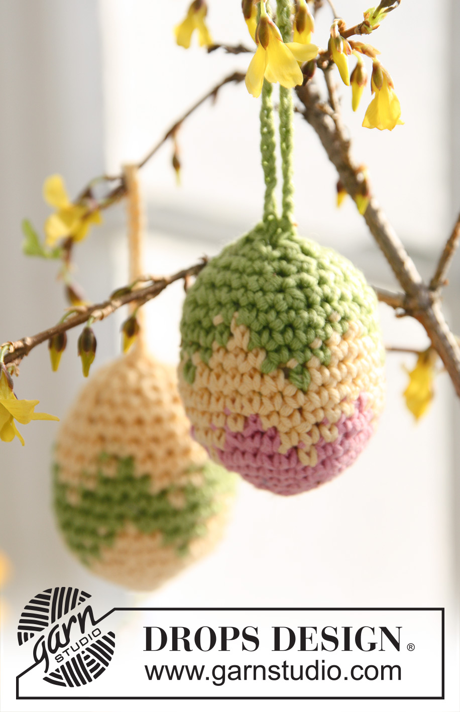 Eggcellent Hangings / DROPS Extra 0-628 - Huevo de Pascua DROPS en ganchillo (crochet) con “Safran”.
Diseño DROPS:  Patrón No. E-158-påske
