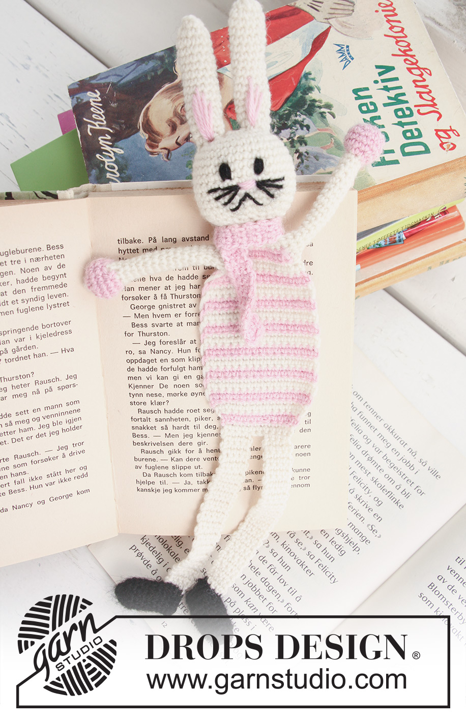 Bella, the Book Bunny / DROPS Extra 0-633 - Heklet DROPS bokmerke med hare i Alpaca.