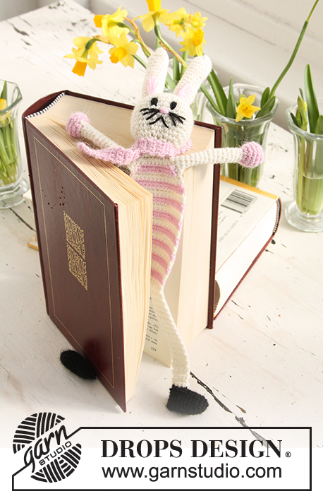 Bella, the Book Bunny / DROPS Extra 0-633 - Heklet DROPS bokmerke med hare i Alpaca.
