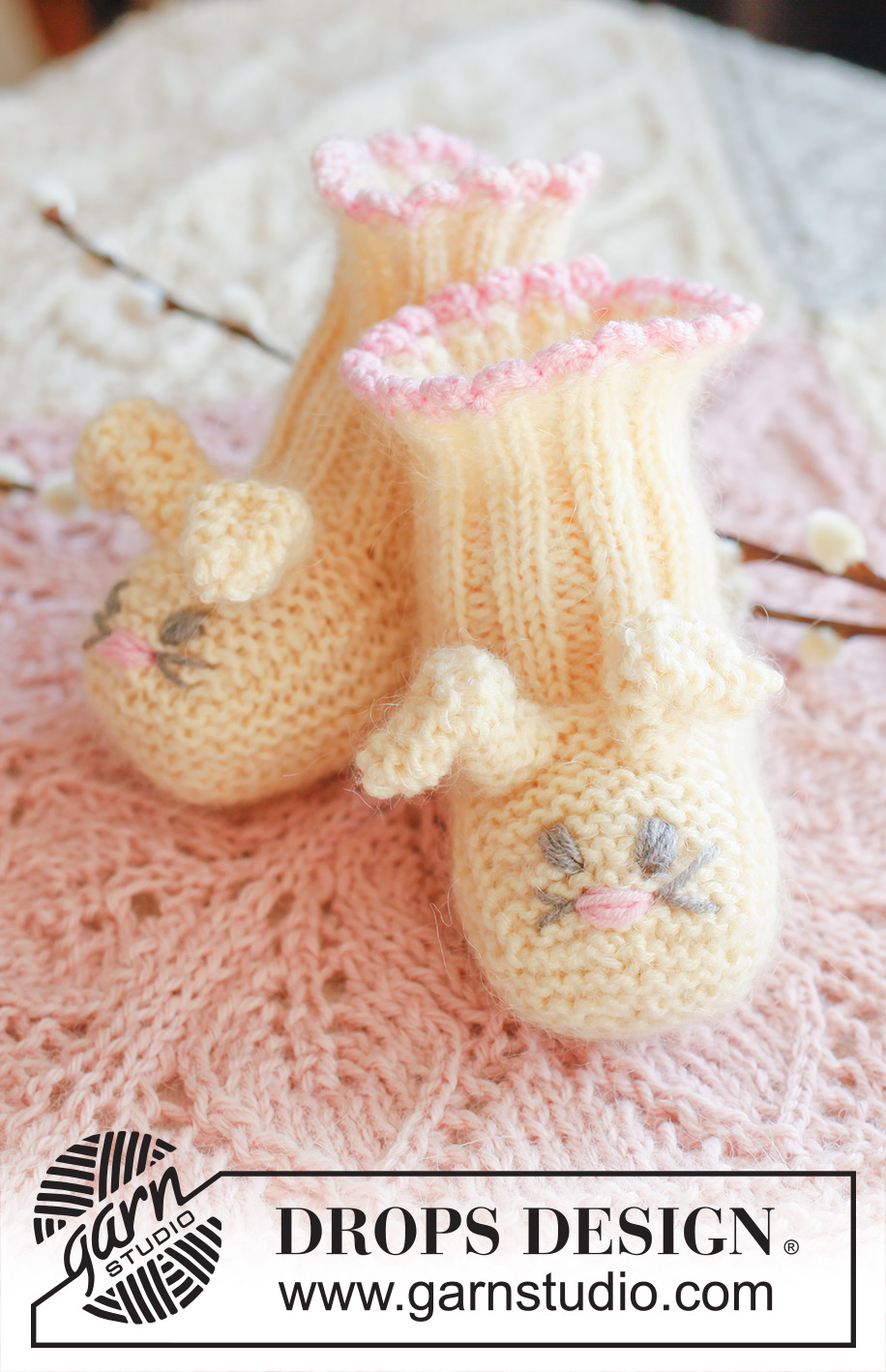 Bunny Toes / DROPS Extra 0-634 - DROPS kanin eller  harepustøfler i ”BabyMerino” og ”Kid-Silk” til påske. til barn og baby