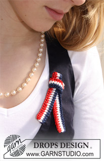 May Colours / DROPS Extra 0-668 - Heklet DROPS 17. mai bånd i ”Cotton Viscose”.