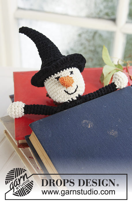 Obliviate! / DROPS Extra 0-704 - Crochet witch bookmark in DROPS Safran. 