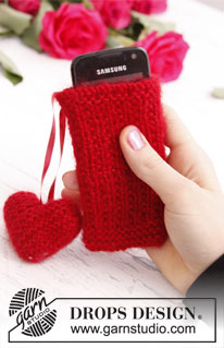 Love Call / DROPS Extra 0-755 - Gestrickte Handytasche mit Herz in DROPS Alpaca und DROPS Kid-Silk.