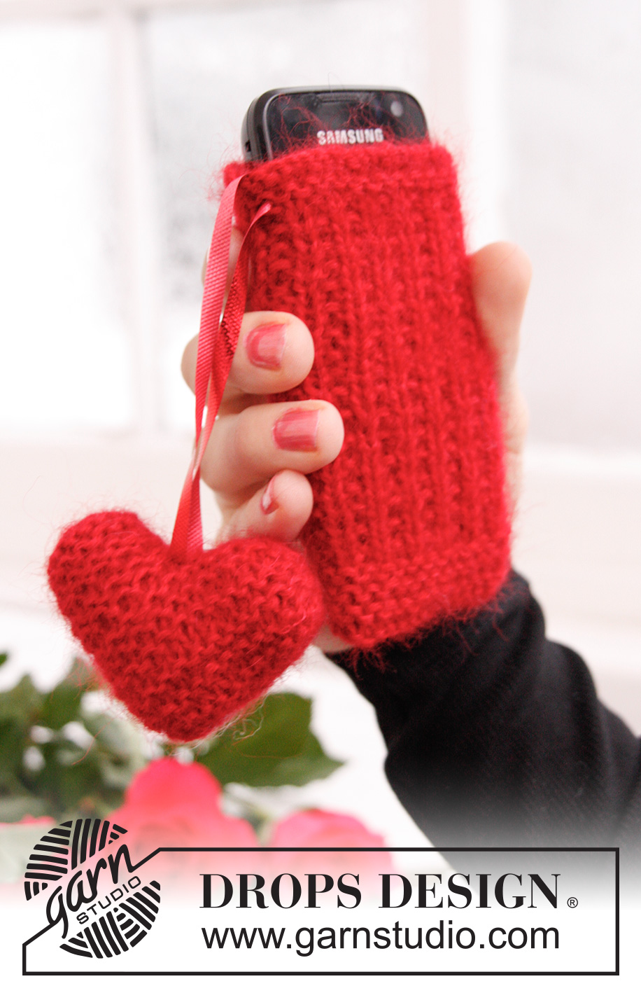 Love Call / DROPS Extra 0-755 - Stickad DROPS mobilväska i “Alpaca” och ”Kid-Silk”.