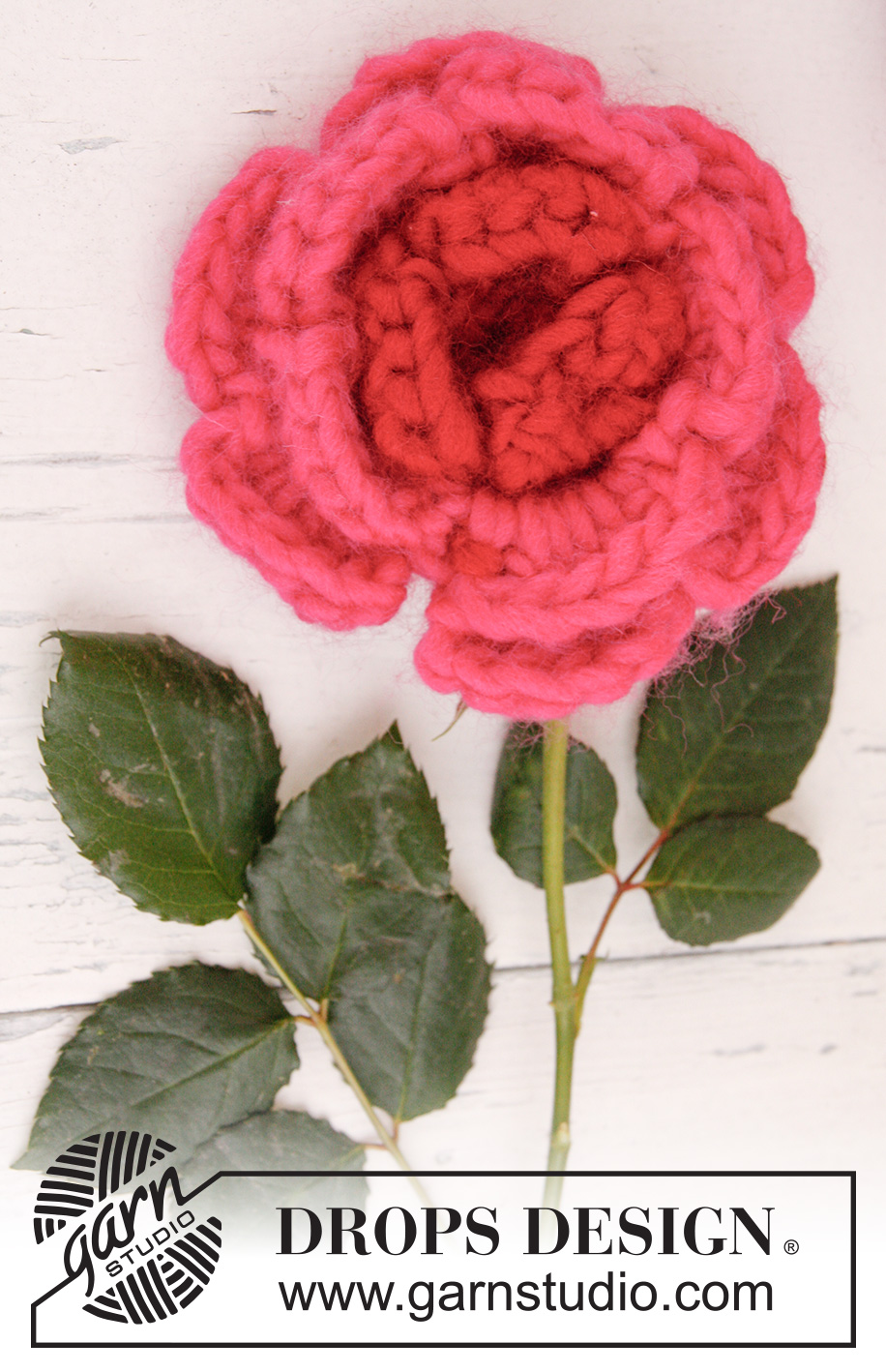 DROPS Extra 0-758 - Crochet DROPS flower in Snow.