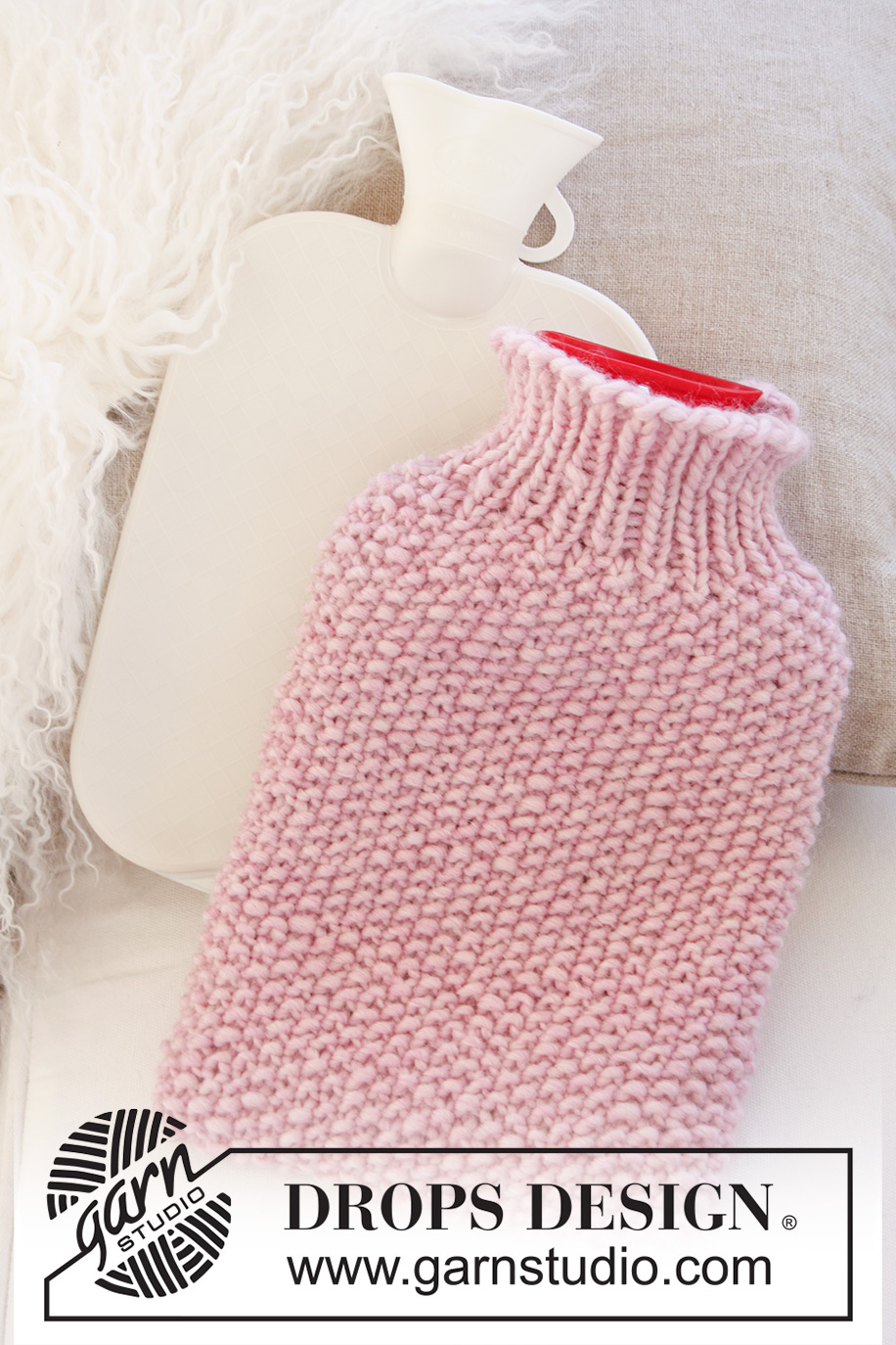 Keep Me Warm / DROPS Extra 0-837 - Strikket DROPS betræk til varmeflaske i ”Snow”