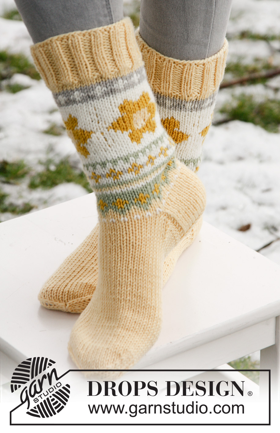 Snow Flowers / DROPS Extra 0-839 - Knitted DROPS Easter socks in ”Merino Extra Fine”. 