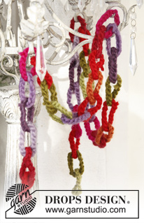 Christmas Flair / DROPS Extra 0-877 - Guirlande de Noël DROPS au crochet, en ”Snow”. 
