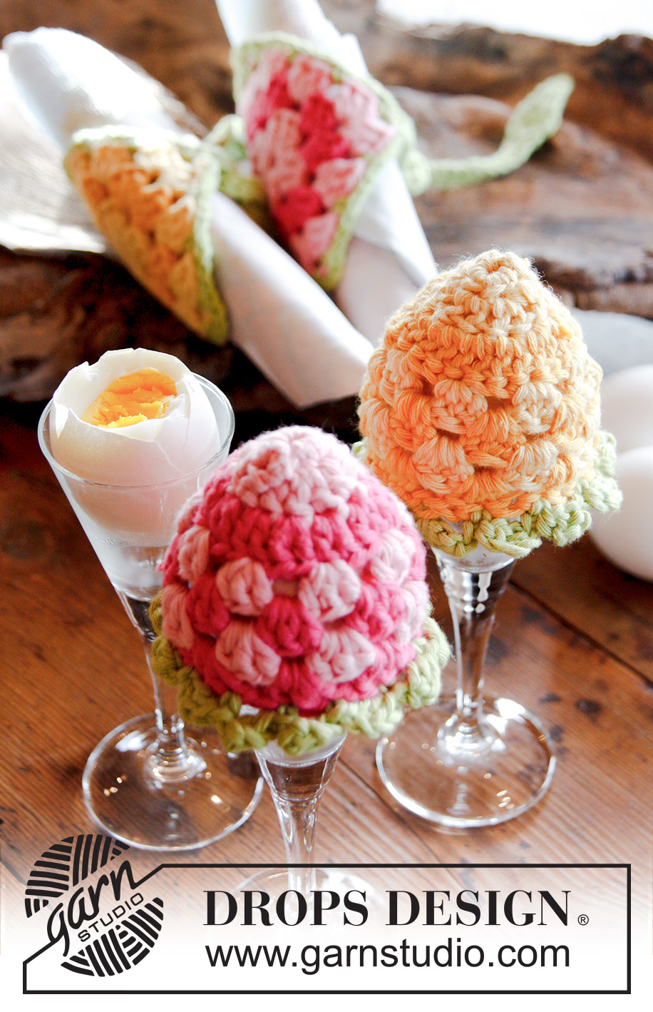 Easter Morning / DROPS Extra 0-912 - DROPS Easter: DROPS egg warmers and napkin holders in ”Paris”.