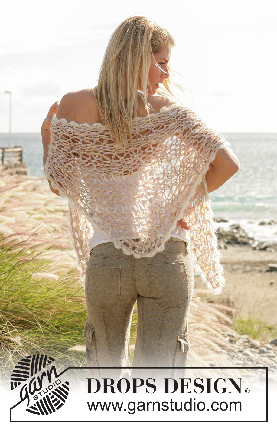 Spun Sugar Shawl / DROPS 100-25 - DROPS loosely knitted shawl with a lace pattern knitted in “Salsa” and “Vivaldi”.