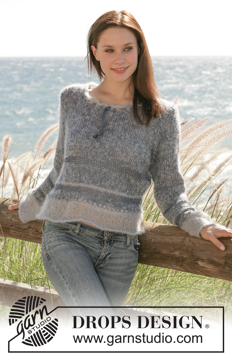 Ocean Horizon Sweater / DROPS 101-1 - Neulottu pusero DROPS Vivaldi-/Brushed Alpaca Silk-, Cotton Viscose-/Safran- ja Glitter-langoista. Työssä on raitoja ja nyöritys.