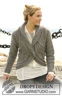 DROPS 104-17 - Suéter DROPS con torsadas (trenzas) en “Silke-Alpaca”.  Tallas S – XXXL