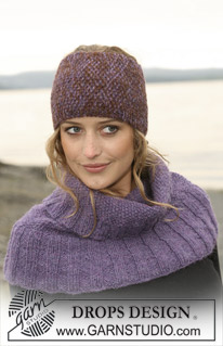 DROPS 108-15 - Set comprising: DROPS ear warmer in moss st in 3 threads ”Alpaca” and neck warmer in moss st in 2 threads ”Alpaca”. 