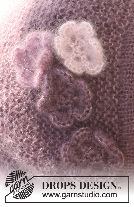 In Bloom / DROPS 108-5 - DROPS sjal og baskerlue i 2 tråder ”Kid-Silk” med heklede blomster.