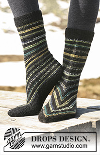 Kabuki / DROPS 114-22 - DROPS slippers with stripes in ”Fabel”.