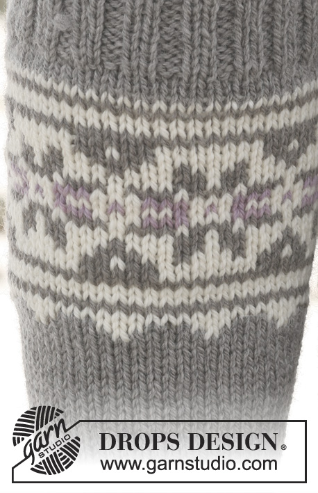Highland Dew Leg Warmers / DROPS 116-35 - DROPS stickade benvärmare med flerfärgat mönster i ”Alaska”.