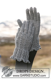Elegant Hands / DROPS 117-11 - DROPS vantar i ”Fabel” med flätor och hålmönster.
