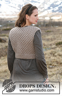 Gazebo / DROPS 117-20 - Strikket DROPS vest med riller og fletter i ”Classic Alpaca” eller Puna. Str S - XXXL.