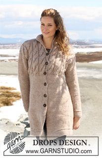Manifesting Winter / DROPS 117-22 - Saco de punto DROPS con torsadas / trenzas en “Snow”.  Talla S – XXXL.