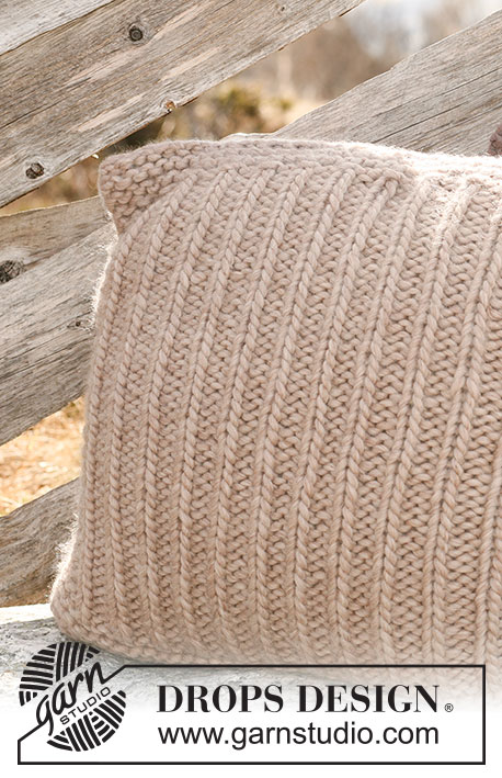Resting Fields / DROPS 117-45 - Housse de coussin DROPS en « Polaris ».