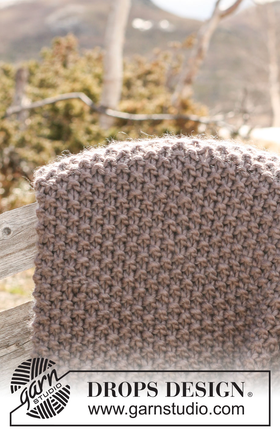Bubble Wrap / DROPS 117-46 - Perlestrikket DROPS teppe i ”Polaris”.