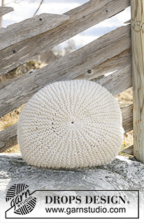 Sea Urchin / DROPS 117-54 - Strikket DROPS pute i sirkel med vendinger i ”Polaris”.