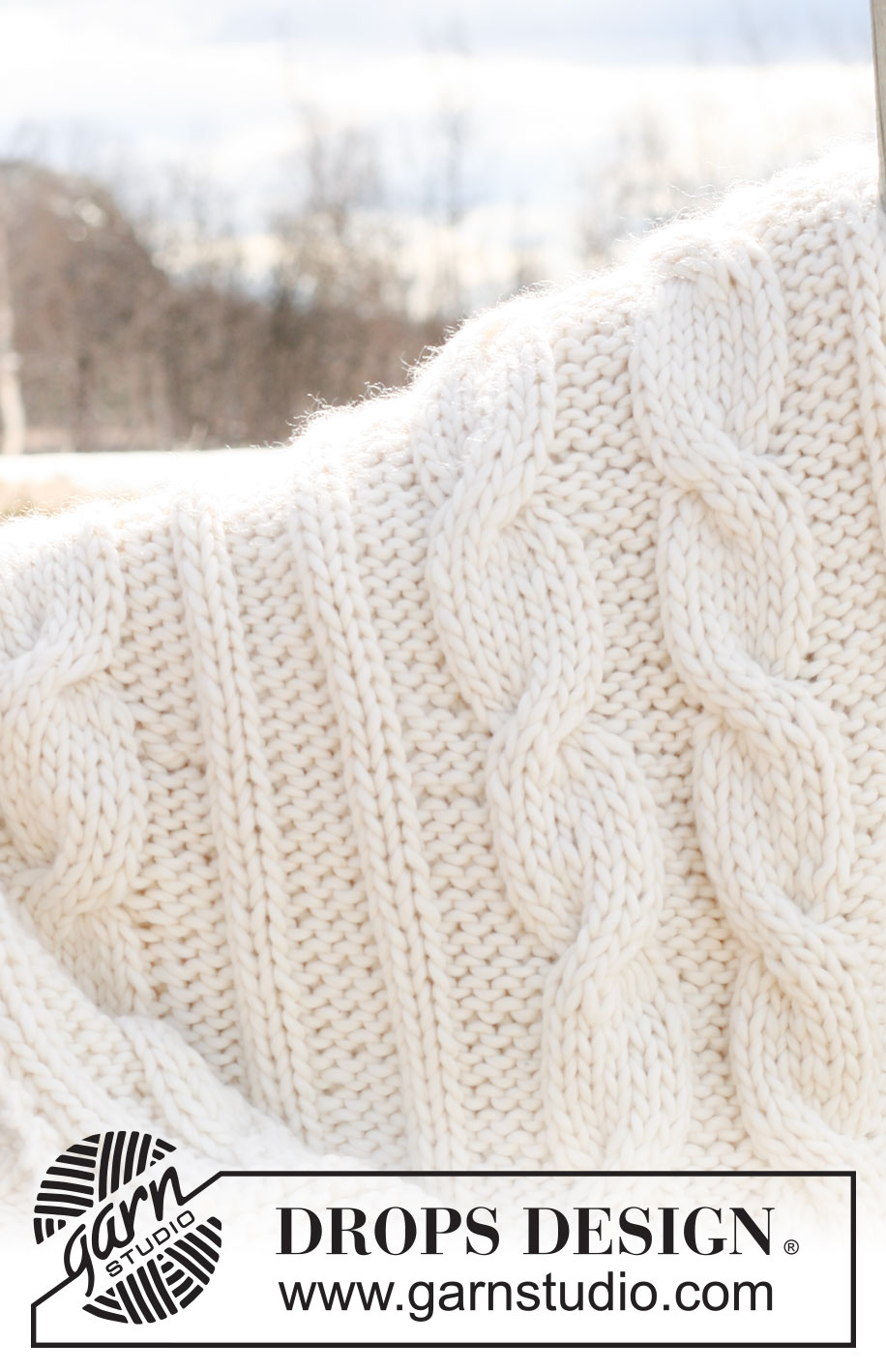 Cuddle Me / DROPS 117-55 - Knitted DROPS blanket in ”Polaris” with cables.
