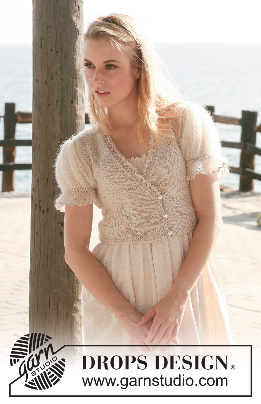 Lady Like / DROPS 118-24 - Liten DROPS jakke med omslag og korte puffermer i Cotton Viscose og Kid-Silk eller Safran og Kid-Silk. Str: XS til XXL