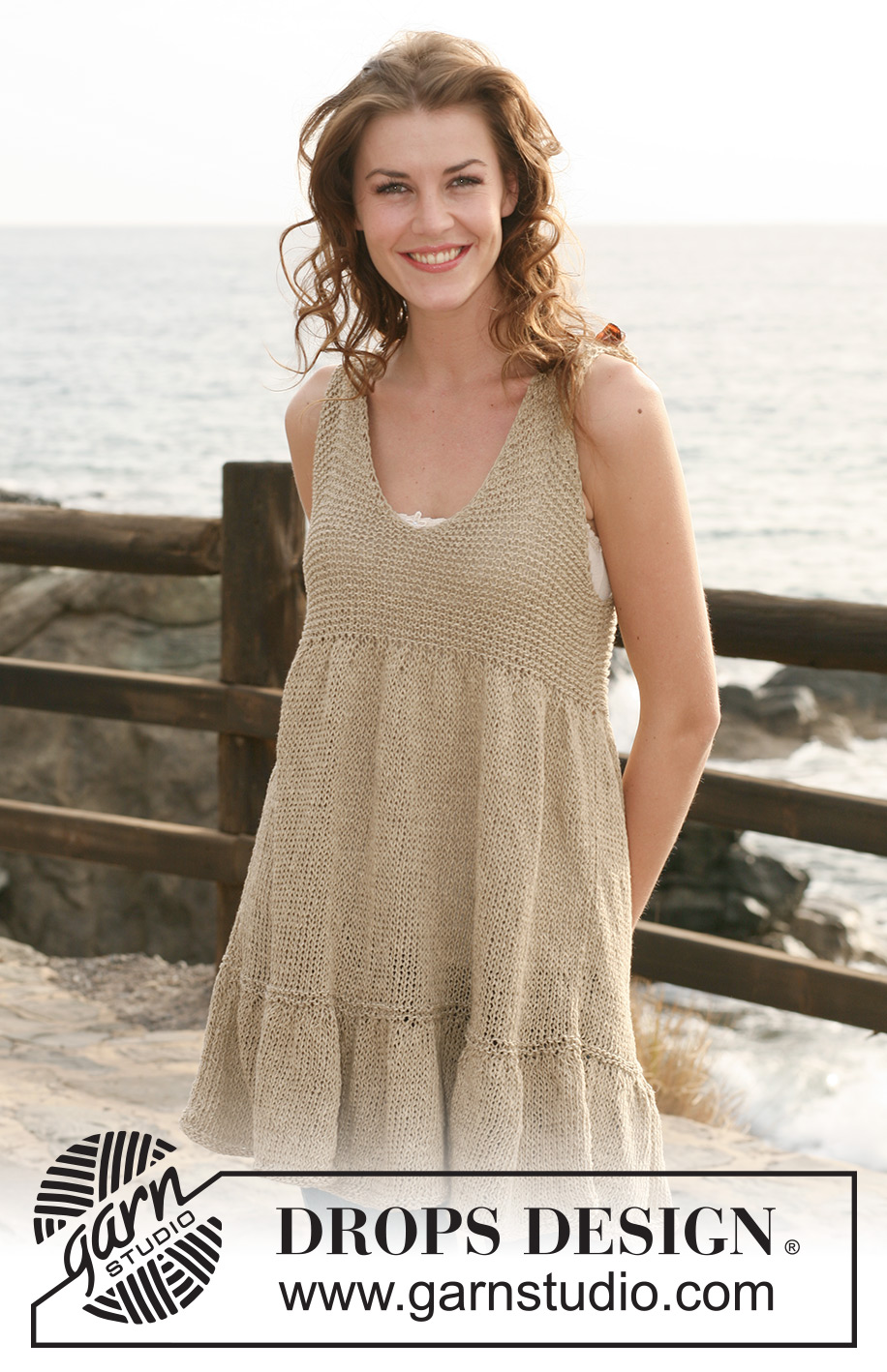 Sunday Morning Stroll / DROPS 118-3 - Knitted DROPS tunic with flounce border and garter st in ”Bomull-Lin”. Size S-XXXL.